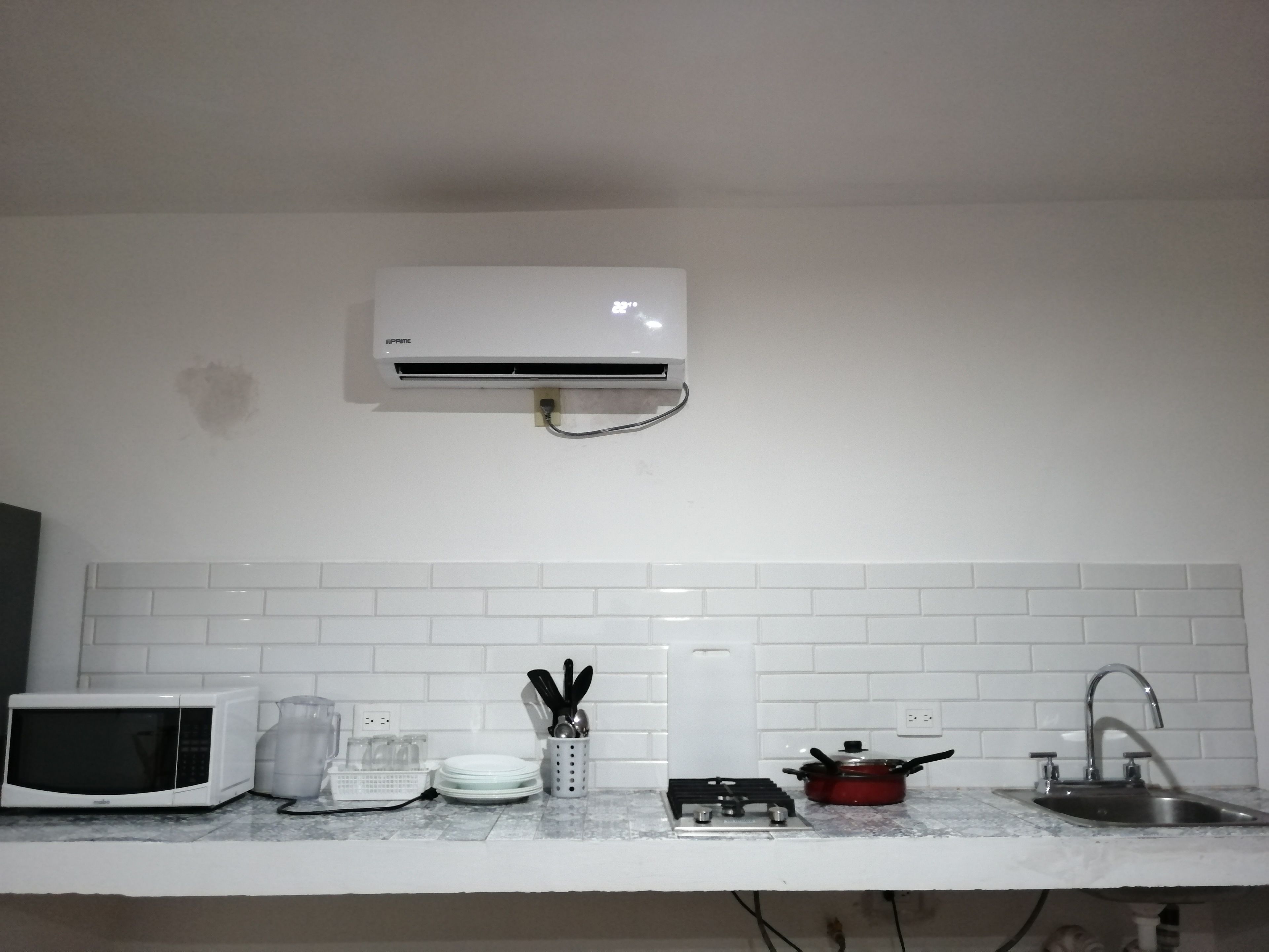 deluxe twin room, beach view | private kitchenette | full-sized fridge, microwave, stovetop, cookware/dishes/utensils