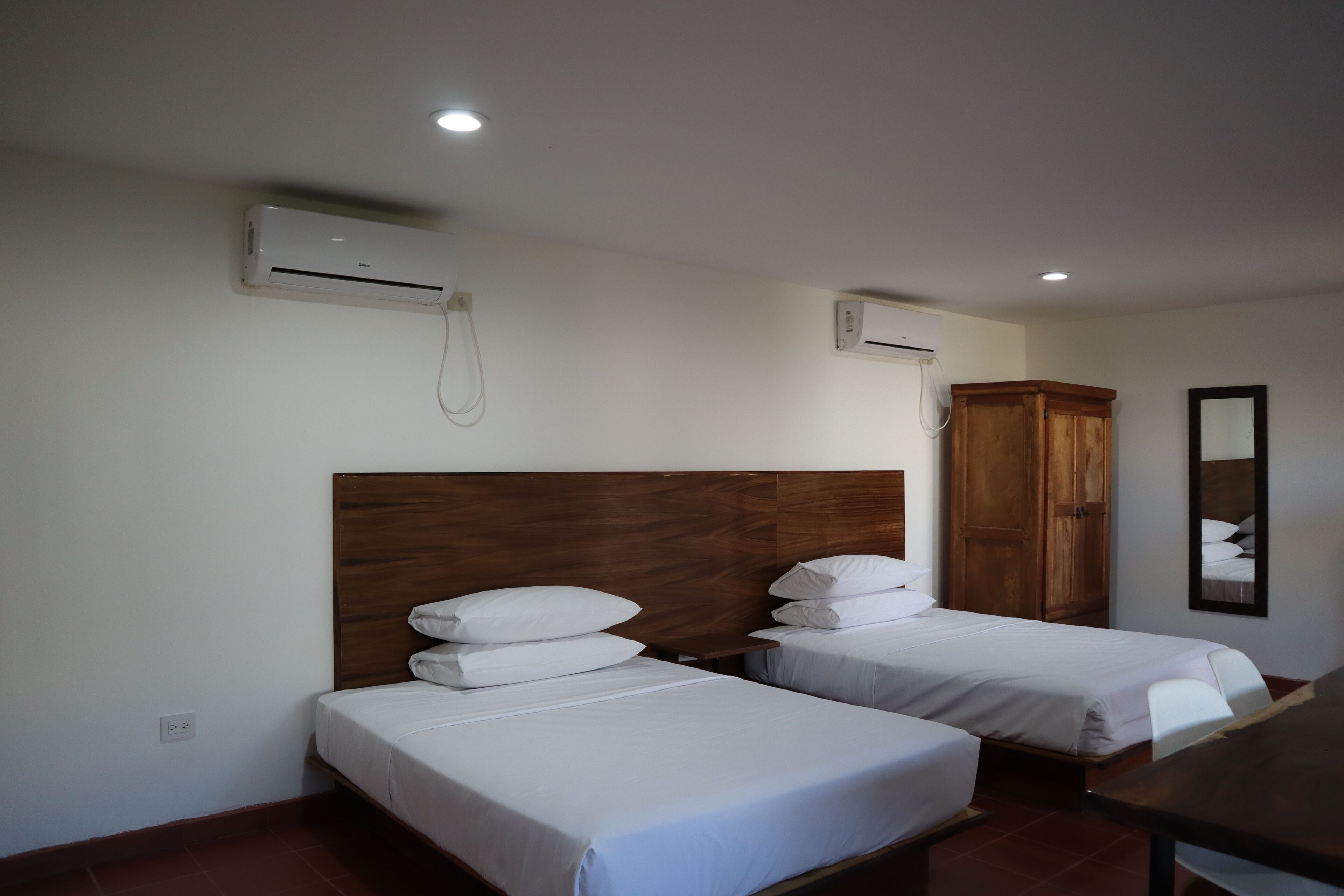 deluxe twin room, beach view | 1 bedroom, minibar, desk, blackout curtains