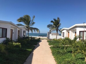 Pantai pribadi dan pasir putih