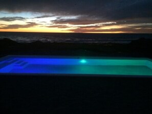 Außenpool, geöffnet von 08:00 Uhr bis 20:00 Uhr, Sonnenschirme