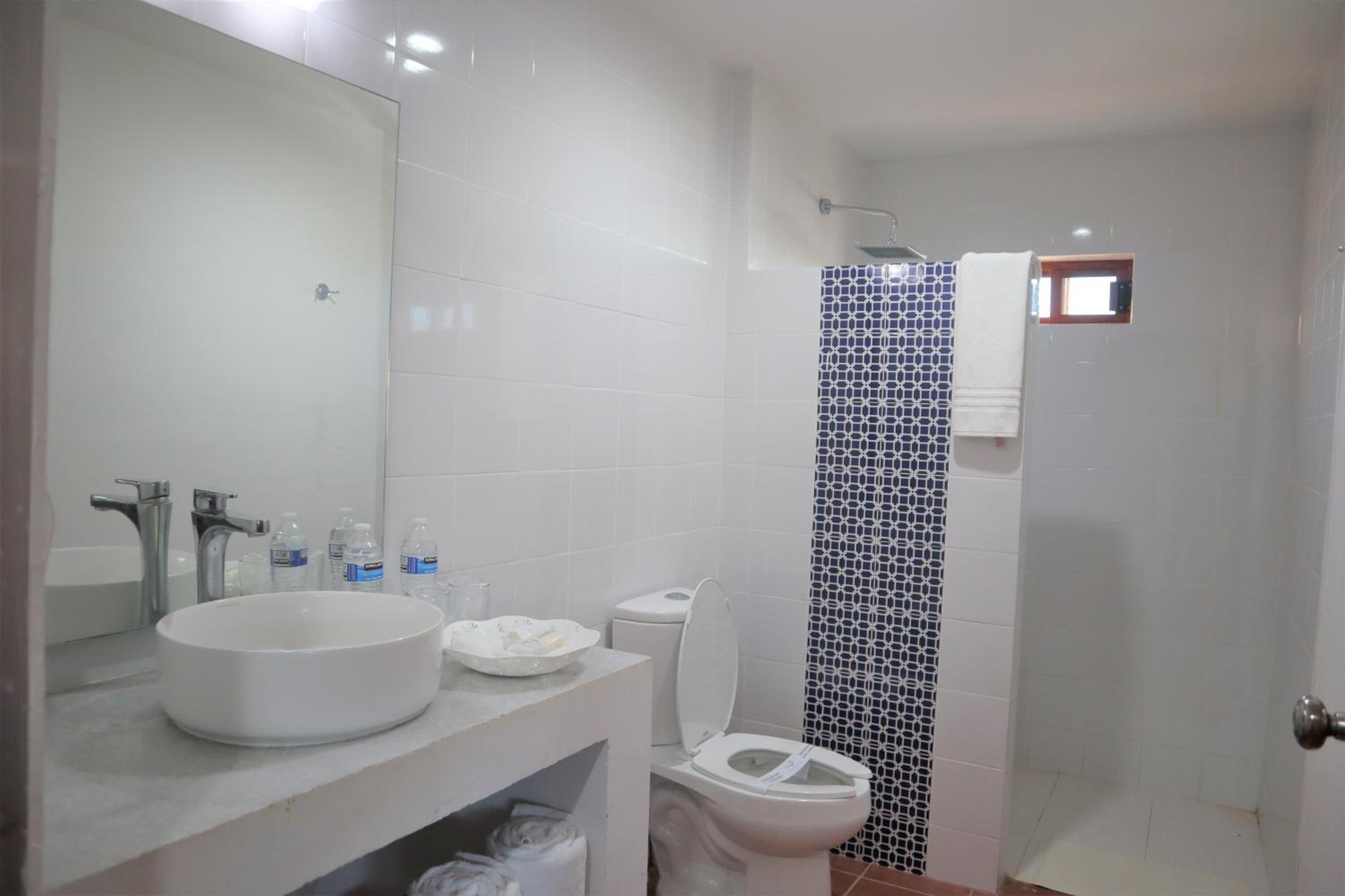 shower, free toiletries, towels, soap