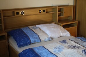 3 Schlafzimmer, Reisekinderbett, kostenloses WLAN, Bettwäsche