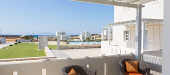 Sun Suites - Sun and Moon