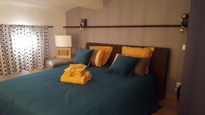 2 bedrooms, iron/ironing board, WiFi