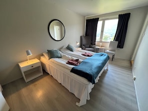 Chambre Double | Surmatelas, draps fournis