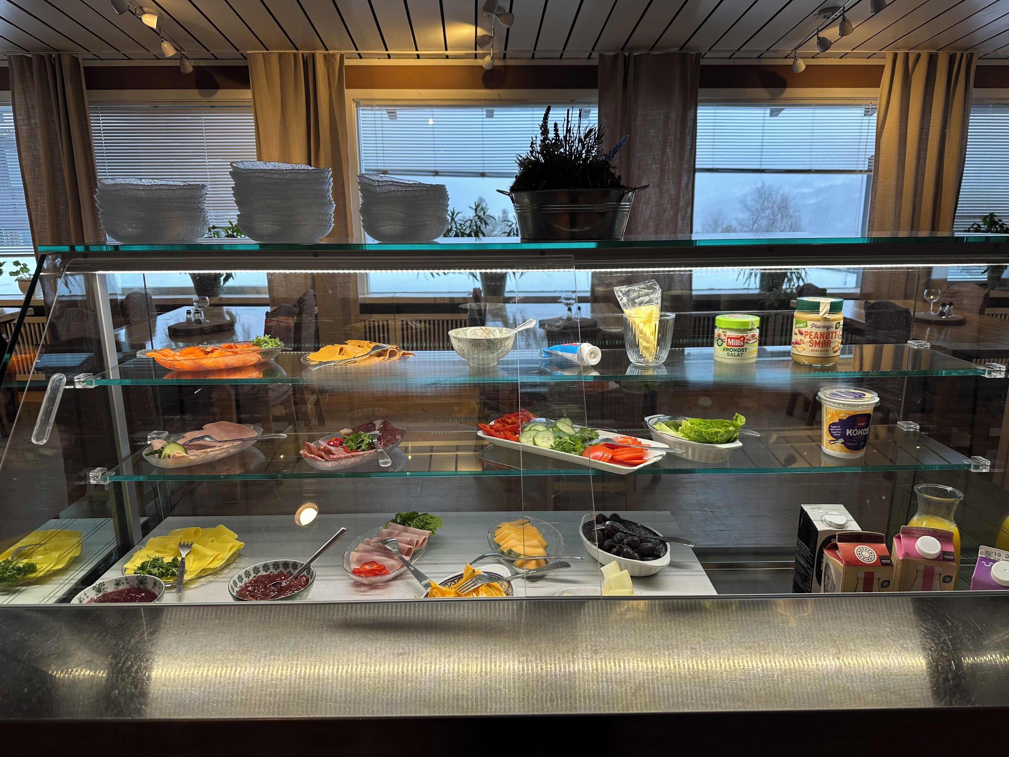 Daily buffet breakfast (NOK 150 per person)