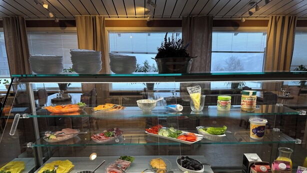 A breakfast buffet with various food items and condiments. - Hallingskarvet Fjellstue AS (Hol)