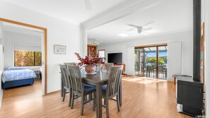 Room - Inlet Views @ 20 The Loop (NAROOMA)