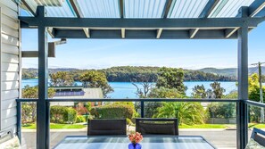 Outdoor dining - Inlet Views @ 20 The Loop (NAROOMA)