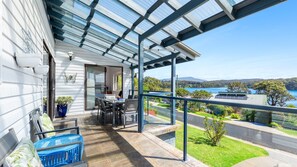 Outdoor dining - Inlet Views @ 20 The Loop (NAROOMA)