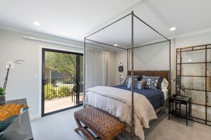 2 habitaciones, escritorio, tabla de planchar con plancha y wifi