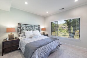 2 bedrooms, desk, iron/ironing board, WiFi - Gorgeous condo at Silverado Country Club (Napa)