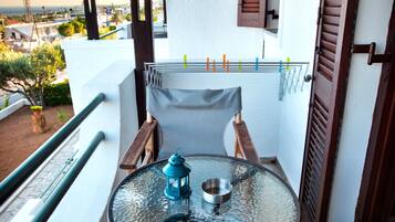 Premium bedding, in-room safe, desk, laptop workspace