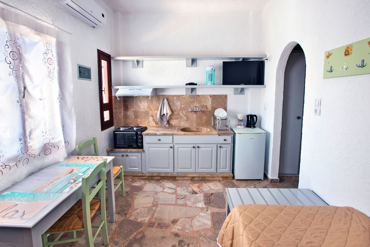 Apartment, 1 Bedroom, Terrace, Garden View | Private kitchenette | Coffee/tea maker, stovetop, electric kettle, high chair