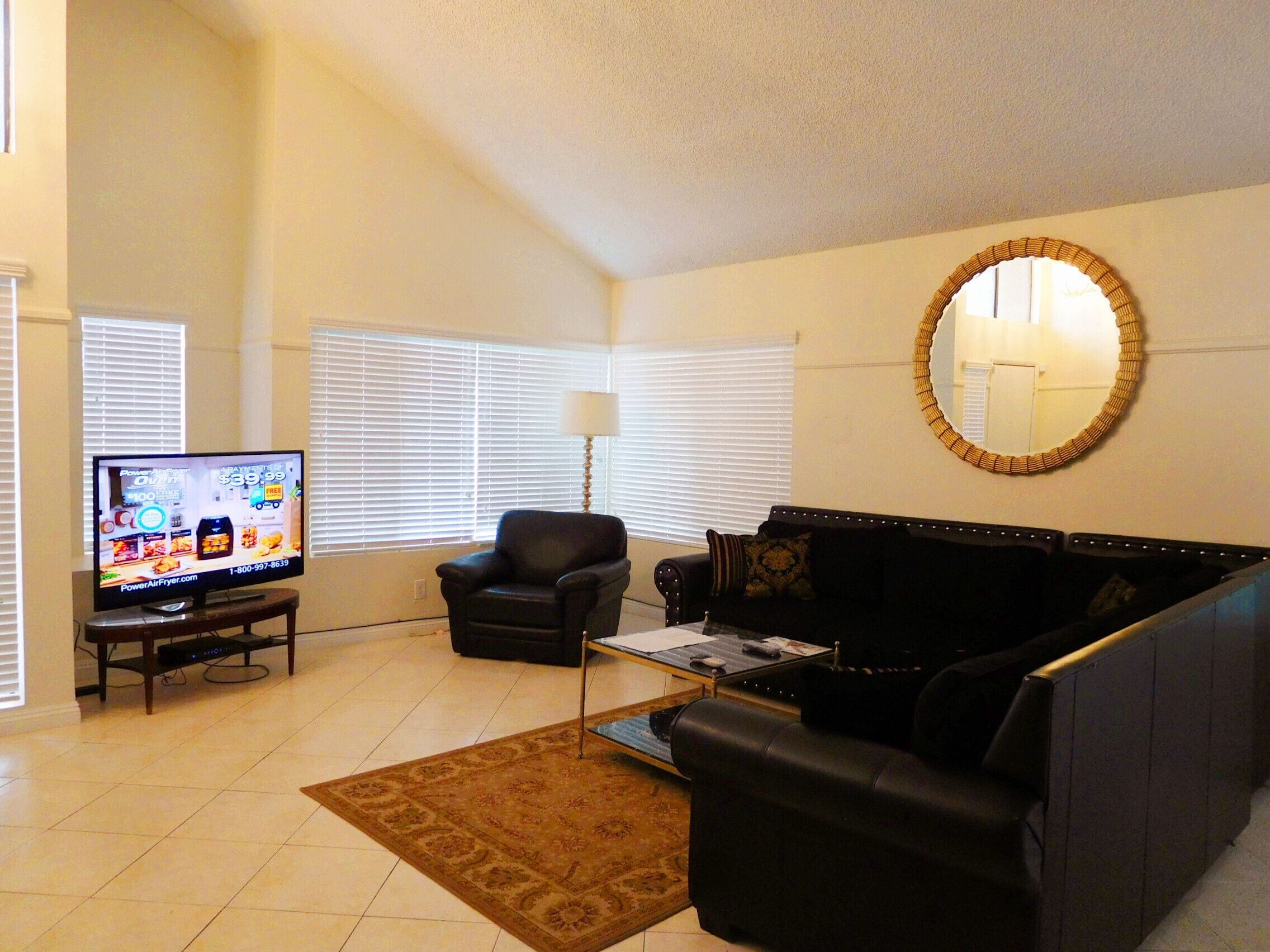4 Bedroom V Home Close to Strip