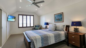 4 bedrooms, WiFi - Magnificent Views  - Mariners Mark 3 (Hawks Nest)