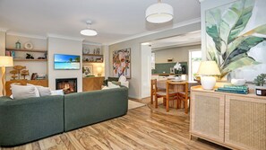 TV, DVD player - Tilly and Annies Place (Hawks Nest)