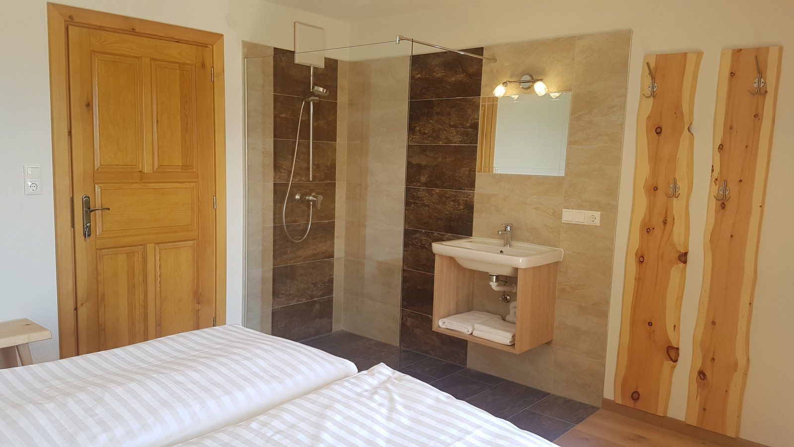 3 slaapkamers, reisbedje, wifi, beddengoed