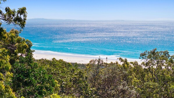 Una spiaggia nelle vicinanze