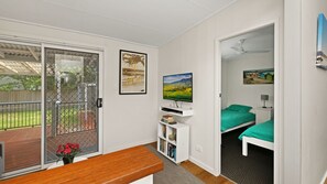 Room - Surfs Up - moments from the sands of Bennett’s Beach (Hawks Nest)