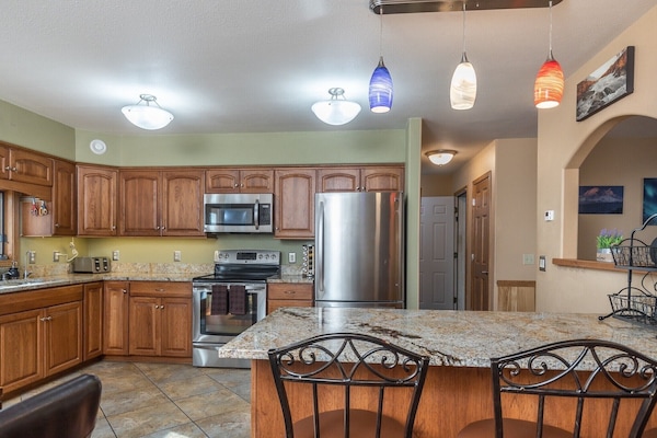 Micro-ondes, lave-vaisselle, cafetiĂšre/bouilloire