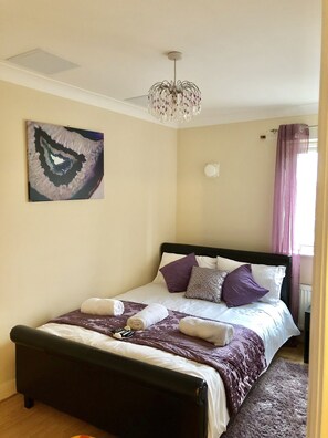 3 bedrooms, iron/ironing board, WiFi, bed sheets
