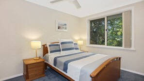 4 bedrooms, desk, WiFi - Perfect Family Accommodation - Free WIFI (Hawks Nest)