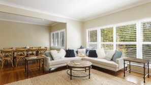 TV, DVD player - Summer Cottage - Bowral Street (Hawks Nest)