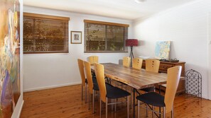 Dining - Bennett's Beach Cottage (Hawks Nest)