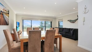 Fernseher, DVD-Player, Stereoanlage