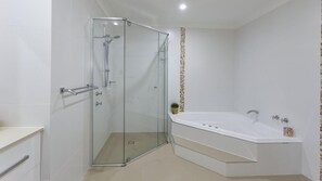 Dusche, Whirlpool, Haartrockner