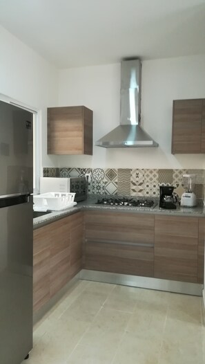 Fridge, microwave, stovetop, coffee/tea maker