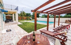 حمّام سباحة خارجي