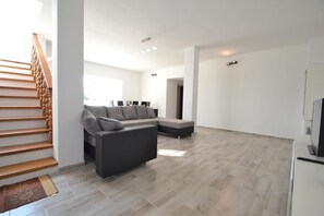 تلفزيون، ألعاب فيديو، تنس طاولة