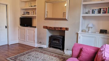 Smart TV, fireplace, DVD player