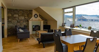 Combie Home, stylish 2 bedrooms flat makes you feel like home