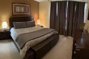 3 makuuhuonetta, silitysrauta/-lauta, vauvan matkasänky, Wi-Fi