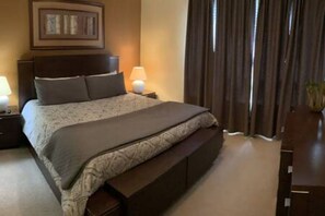 3 chambres, fer et planche à repasser, lit parapluie, Wi-Fi