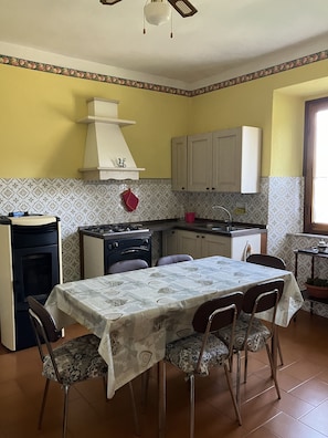 Dining - B&B da paola ............................................... ..................... (Campo Tizzoro)