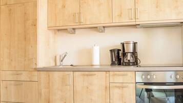 KĂŒhlschrank, Ofen, Herdplatte, GeschirrspĂŒler