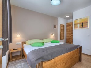 2 slaapkamers, een strijkplank/strijkijzer, wifi