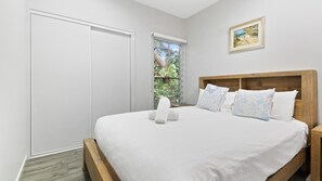 4 bedrooms, premium bedding, WiFi - Bella on Boreen by Discover Stradbroke, 4 bed, 2 bath, contemporary beach house (Point Lookout)