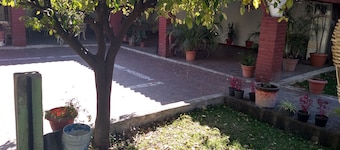 Country house with continental breakfast included near the center