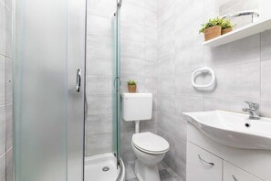 Shower, towels