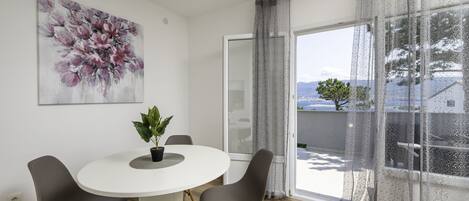 تناول الطعام