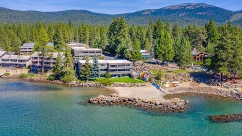 Ideal Couple, Small Family Getaway, Lakefront Complex w/ Private Beach/Pool by Tahoe Time VR