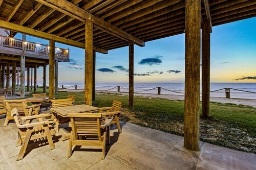 5BR Beachfront | Ocean Views, Loft, Game Room & Bar