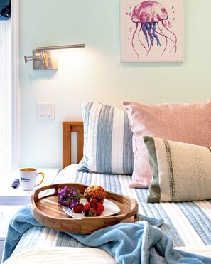 5 bedrooms, desk, free WiFi, bed sheets