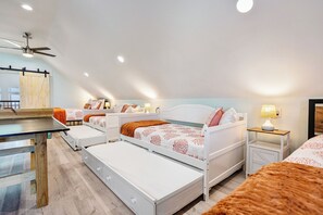 5 bedrooms, desk, free WiFi, bed sheets - Beachfront | Ocean Views, Loft, Game Room & Bar (Bolivar Peninsula)