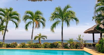 Villa Cahaya, beachfront, 2 Bedrooms w/ensuite baths, private pool fully staffed